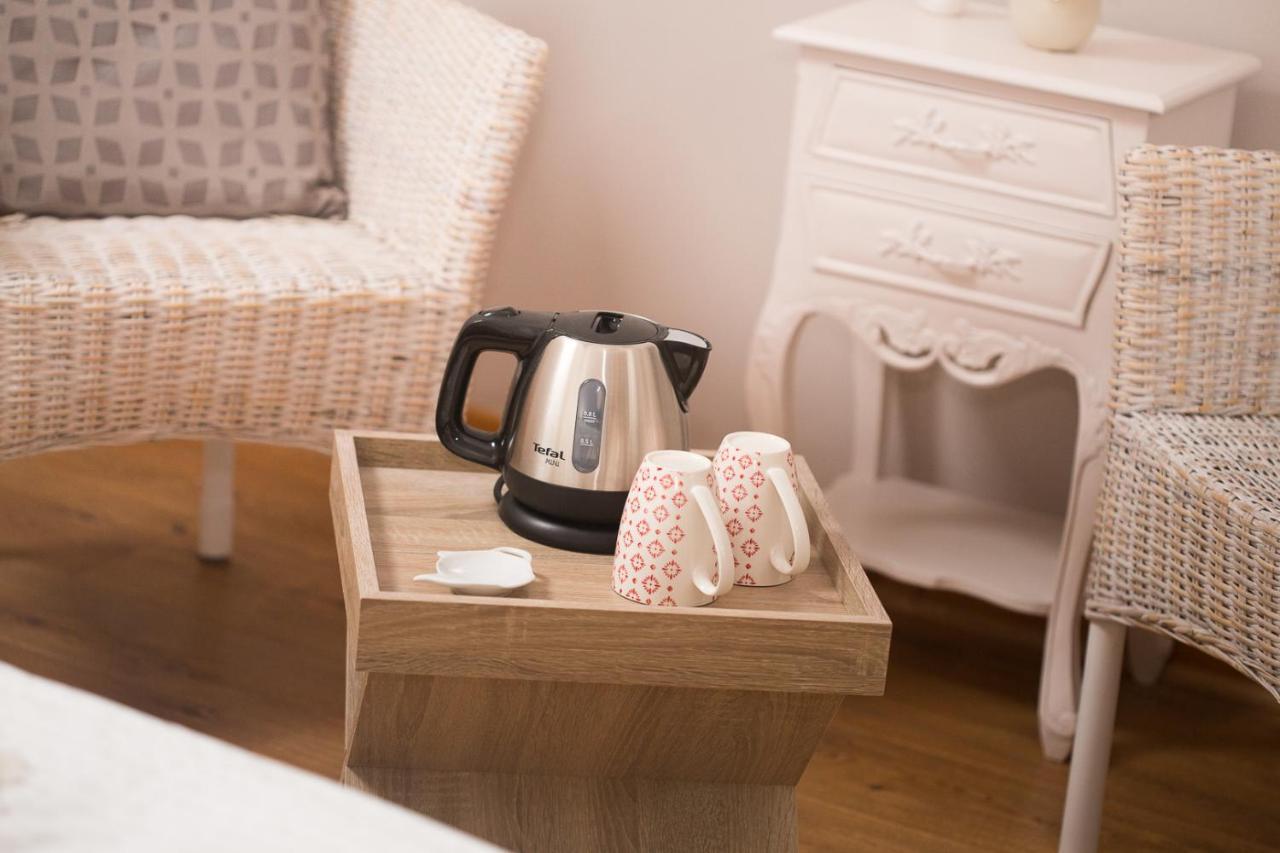 Entre Canal Et Vignes Bed & Breakfast Escolives-Sainte-Camille Luaran gambar