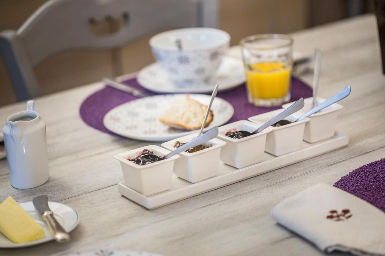 Entre Canal Et Vignes Bed & Breakfast Escolives-Sainte-Camille Luaran gambar