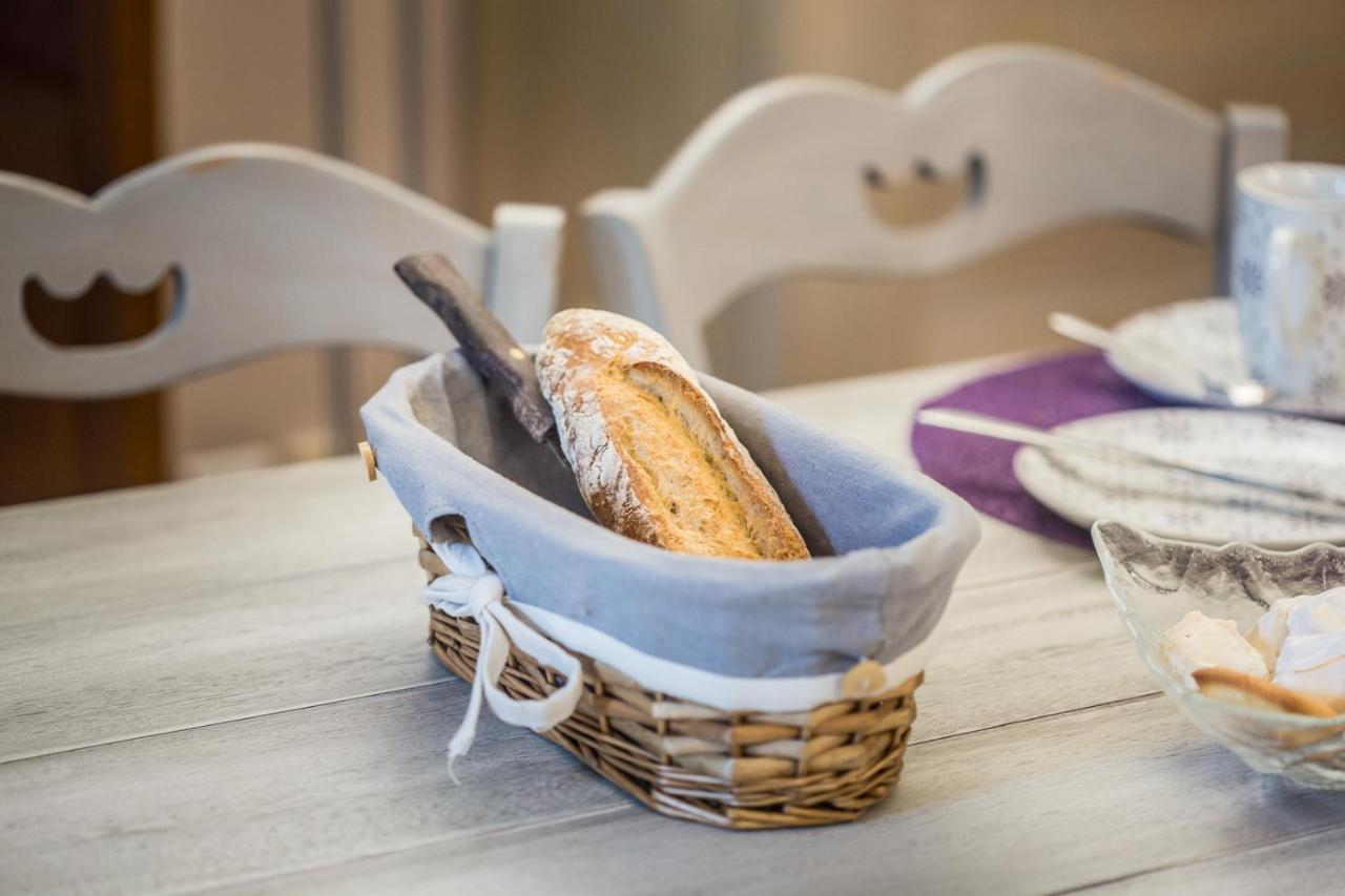 Entre Canal Et Vignes Bed & Breakfast Escolives-Sainte-Camille Luaran gambar