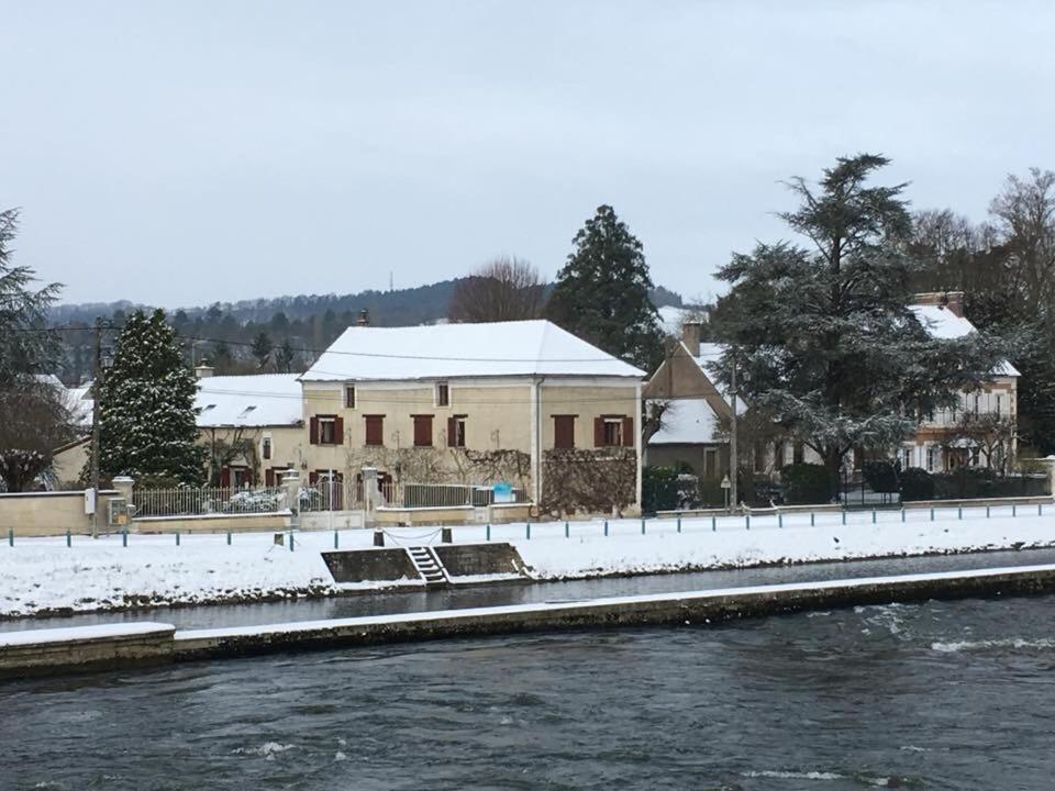 Entre Canal Et Vignes Bed & Breakfast Escolives-Sainte-Camille Luaran gambar